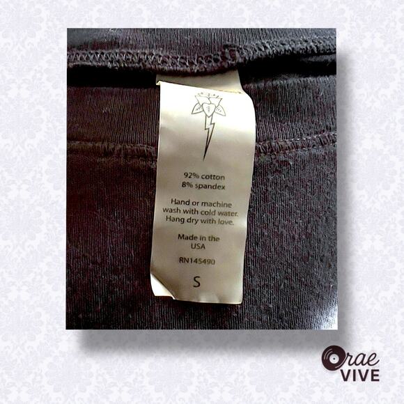 Electric & Rose Cropped Yoga Tee Black White Crew Neck Tie Dye Size Small - Picture 3 of 4